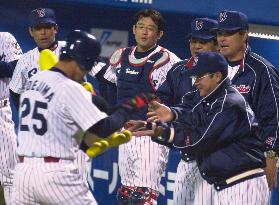 Soejima congratulated by teammates